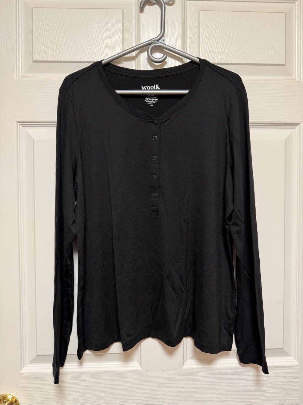 Wool& Wallis Long Sleeve Henley Tee in Black
